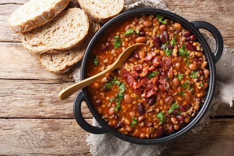 Admira este platillo tradicional mexicano: frijoles charros. ¡Prepáralo y luego nos cuentas!