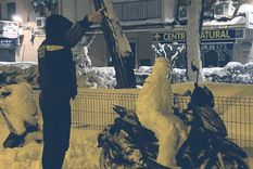 El muñeco de nieve fue multado por manejar sin casco