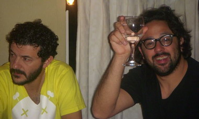 Ariel Di Lisio de la publicación Negro y de Revista Love, junto a El Niño Rodríguez, de la productora SuperCarne de Buenos Aires. Foto: MDZ
