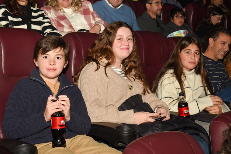 Grandes y chicos disfrutaron del preestreno de F1 organizado por MDZ Radio y Cinemacenter. Grandes y chicos disfrutaron del preestreno de F1 organizado por MDZ Radio y Cinemacenter.