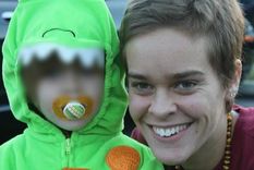 La mujer junto al nene que falleció por exceso de sal en la sangre