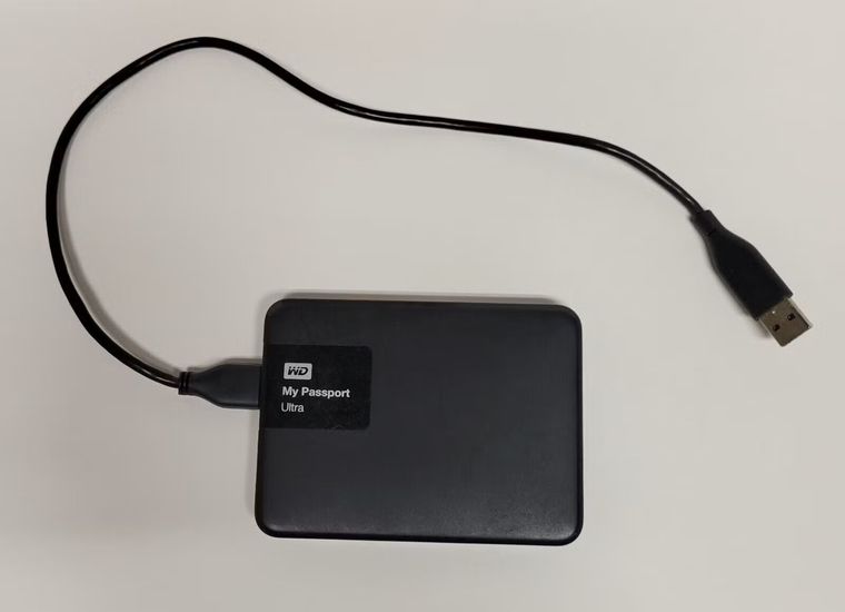 El My Passport Ultra combina cubierta de metal anodizado con cifrado AES de 256 bits.