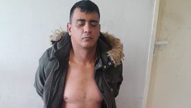 El sospechoso fue detenido por los efectivos. 