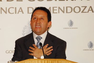 MDZol | Uno de los tantos gestos usados para pedir disculpas. Foto: Nacho Gaffuri / MDZ