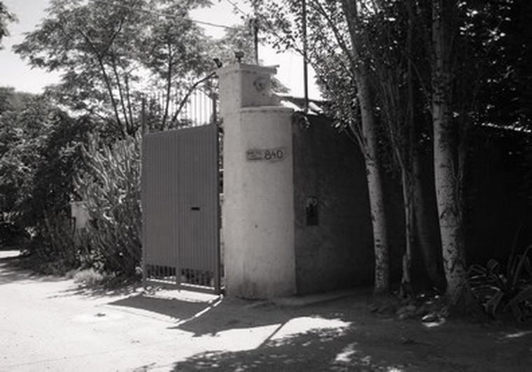 El frente de la casa asaltada.