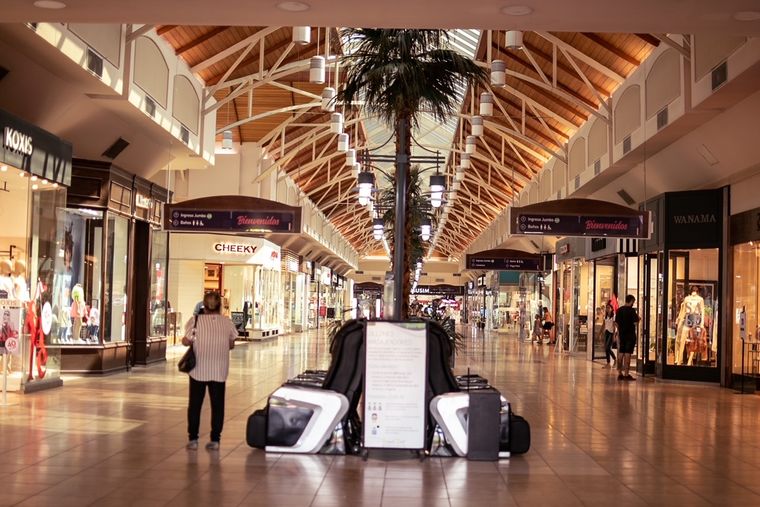 El shopping de Cencosud dio la bienvenida a nuevos locales y servicios