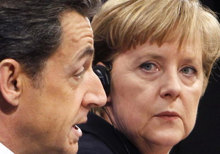 Merkel y Sarkozy cargan con Europa en sus espaldas.