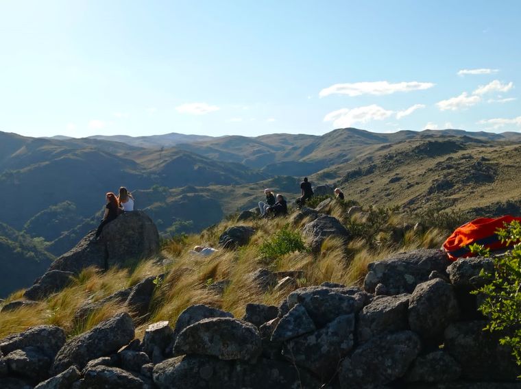 Este pueblo está enclavado en las Sierras Chicas de Córdoba. Este pueblo está enclavado en las Sierras Chicas de Córdoba.