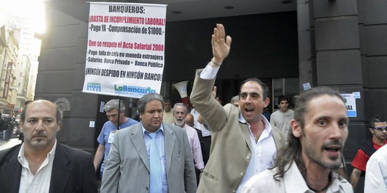 En lo que va del año los bancarios realizaron varios paros y manifestaciones. Foto: NA