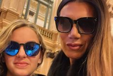 Flor de la V asistió a una función del Teatro Colón junto a su familia La conductora, junto a su esposo y sus hijos, deslumbró con su look Foto: @flordelave