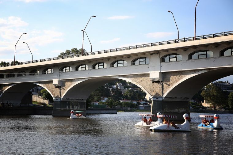 El paseo ofrece una vista diferente de la ciudad de Carlos Paz.