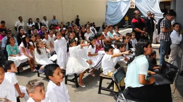 La solución pasa por un discernimiento colectivo que permita redescubrir y reintegrar el humanismo cristiano. La solución pasa por un discernimiento colectivo que permita redescubrir y reintegrar el humanismo cristiano.