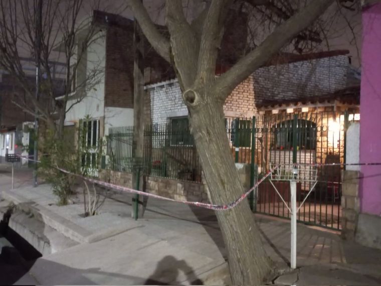 Pesquisas investigan el cuerpo y la casa Foto: Twitter: @MATIPASCUALETTI