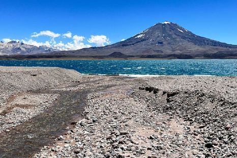 El paso del Maipo conecta Argentina con Chile desde la zona de la Laguna del Diamante.