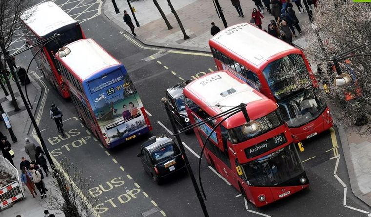 Un estudio en Europa analizó el tráfico y el envejecimiento de las personas. Foto: Efe.