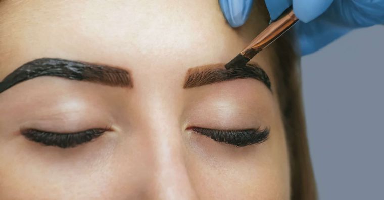 El tinte de cejas es una de las tendencias que más se repite en los últimos años Foto: StyleSeat