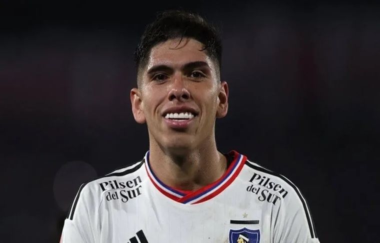 Carlos Palacios tomó la decisión de quedarse en Colo Colo Foto: Archivo