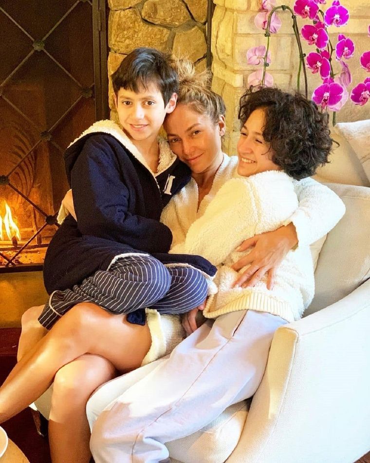 Jennifer Lopez junto a sus hijos Foto: Instagram