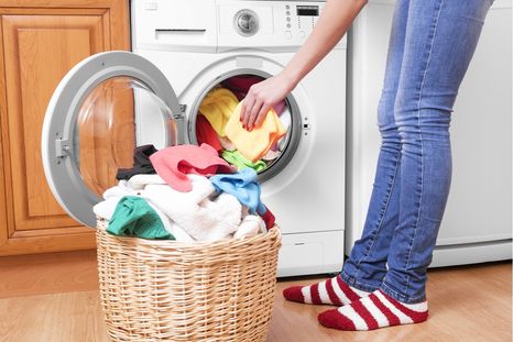 LAVAR En cada lavado se pueden potenciar los colores de las prendas Foto: Shutterstock