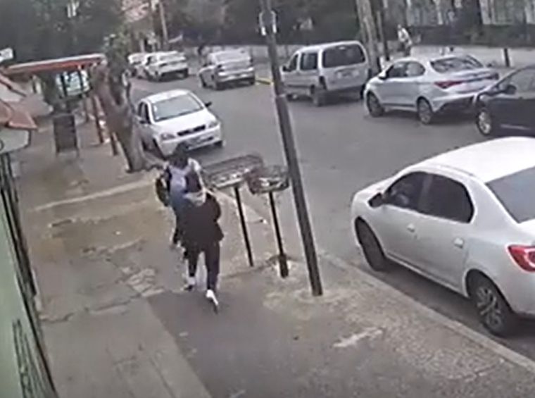 Así fue el momento en el que la maestra fue atacada Foto: Captura de video