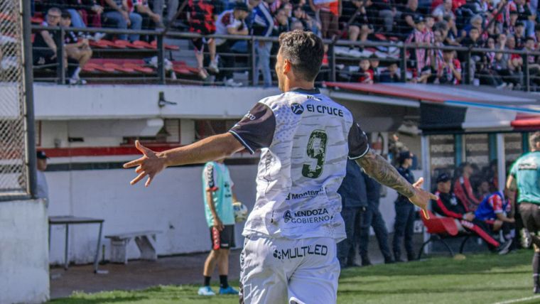 Ferreyra celebra el gol de Gimnasia