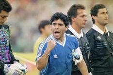Con Goyco a su lado y el árbitro mexicano de fondo, Diego Maradona y una histórica arenga tras los silbidos al himno argentino en Roma antes de la final del Mundial de Italia 1990.&nbsp;