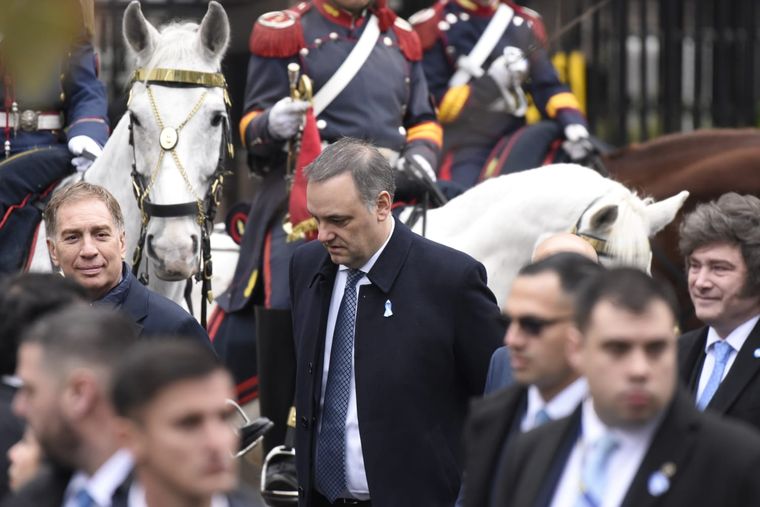 Manuel Adorni figuró en primer plano en la caminata con el presidente Manuel Adorni figuró en primer plano en la caminata con el presidente