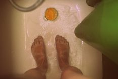 Luego de recolectar los objetos de valor, los ladrones se bañaron en la casa violentada