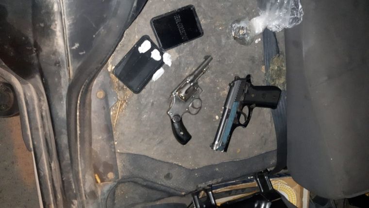 Armas de fuego y sustancias ilícitas secuestradas Foto: Ministerio de Seguridad