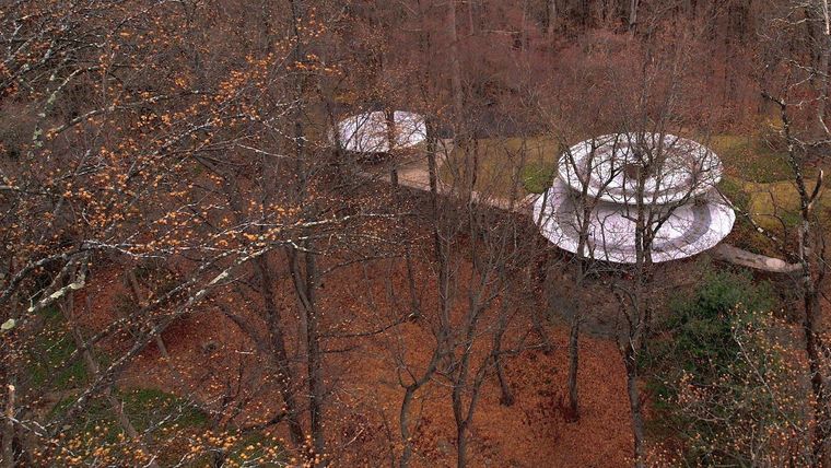 Las casas de estilo Usonia debían ser asequibles, fomentar la vida social y ser armónicas con el paisaje a su alrededor.