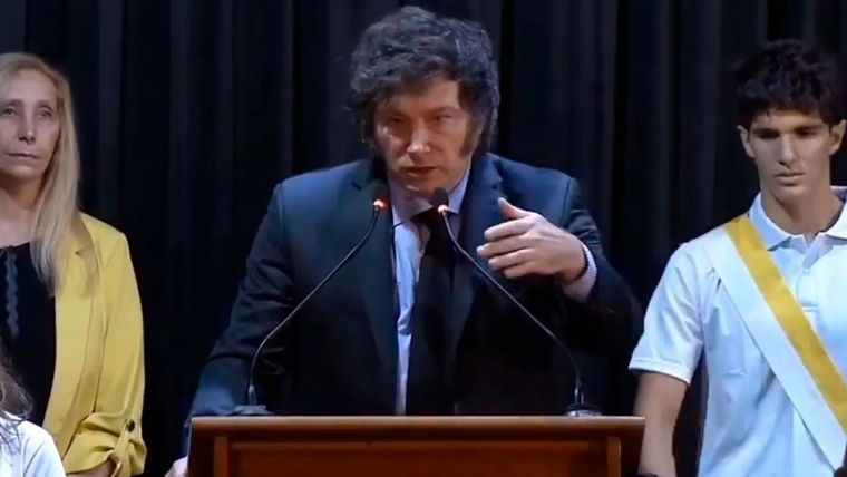 El incómodo momento durante un acto de Javier Milei en un colegio Foto: Captura TV