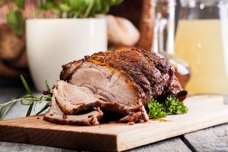 El asado siempre fue sinónimo de reunión, de sobremesas largas y de charlas alrededor de la mesa.