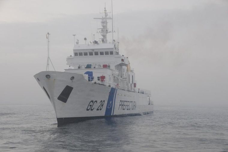 La Prefectura Naval Argentina patrulla las aguas de explotación de la zona económica exclusiva, pero para la zona aledaña, conocida como Milla 201 hay un vacío legal a nivel internacional.