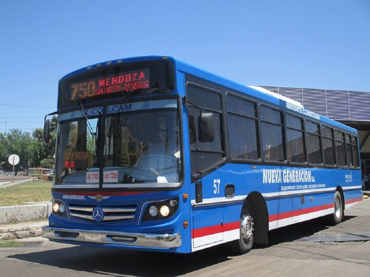 El servicio interurbano de colectivos podría verse afectado si el Gobierno no actualiza las deudas por los subsidios al sector. Foto: MDZ