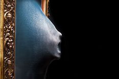 retratos fotograficos detras de la tela