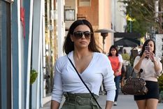Eva Longoria muestra que el pantalón cargo es un must-have para las mujeres petite Foto: Celebs First