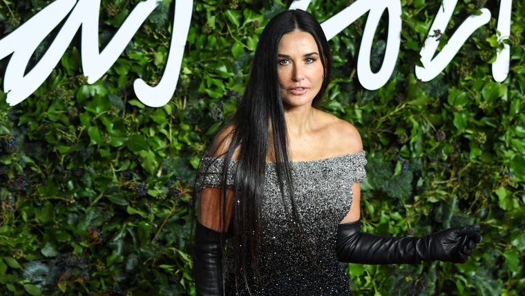 Demi Moore y Dua Lipa nos muestran sus elecciones para los Fashion Awards. Foto: MondialNews