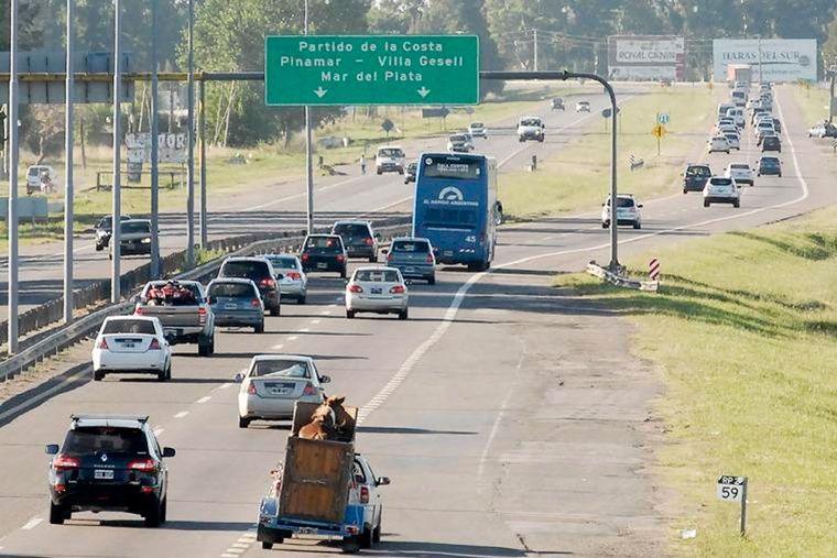 Las rutas y autopistas por estas días se llenan de personas que van rumbo a sus vacaciones