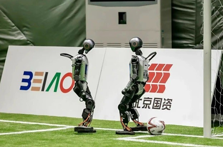 Robots humanoides participan en diferentes disciplinas en Pekín Robots humanoides participan en diferentes disciplinas en Pekín