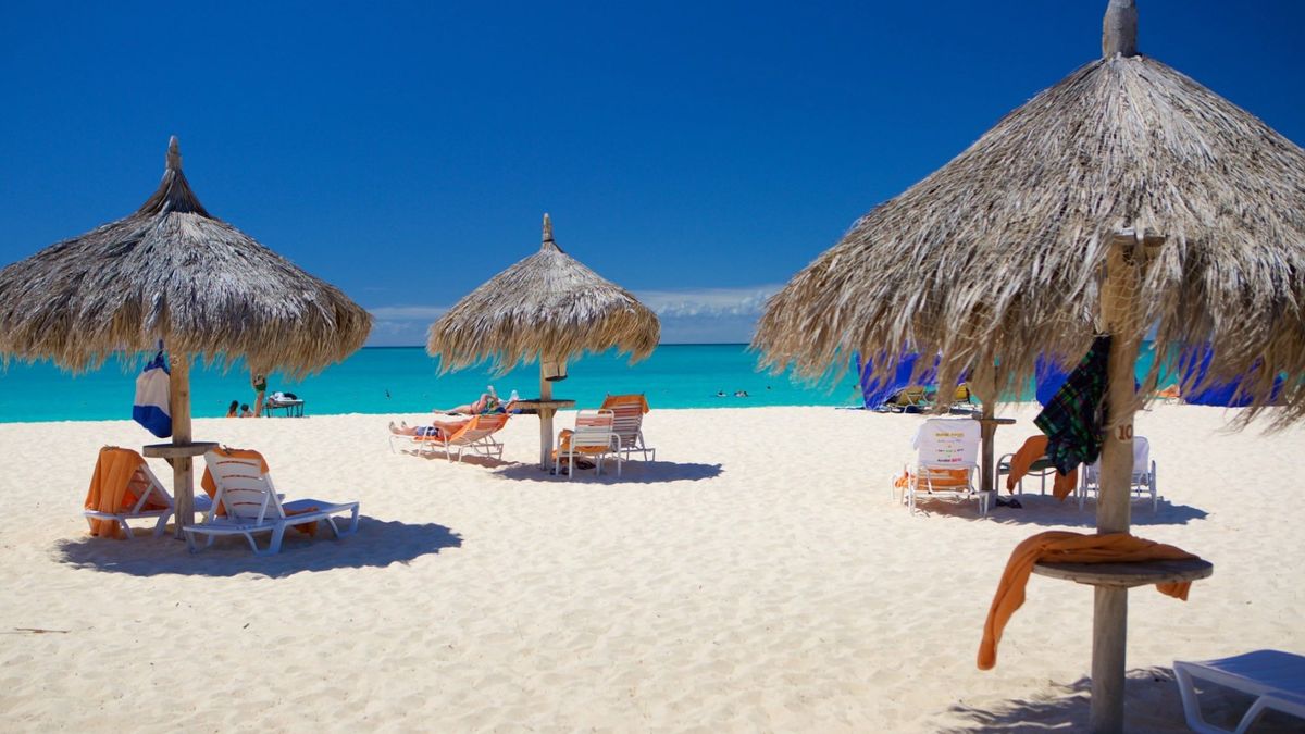 La playa de Aruba que atrae a miles de viajeros: sorprende por lo que esconde