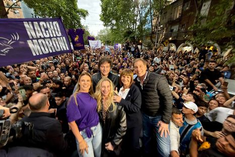 Javier Milei junto a su hermana Karina, Patricia Bullrich, Diego Santilli y Karen Reichardt. Javier Milei junto a su hermana Karina, Patricia Bullrich, Diego Santilli y Karen Reichardt.
