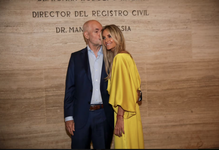 ¡Dijeron sí, quiero! Larreta y Milagros Maylin sellaron su amor en una ceremonia íntima, mirá sus looks Foto: La Nación