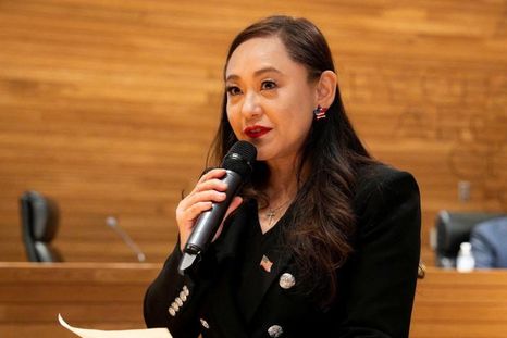 Eileen Wang renunció a la alcaldía de Arcadia, una ciudad al noroeste de Los Ángeles. Eileen Wang renunció a la alcaldía de Arcadia, una ciudad al noroeste de Los Ángeles.