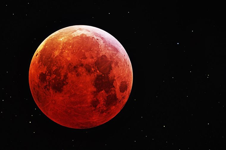 El eclipse, denominado como Luna de sangre, tendría su punto máximo a las 3: 58 am, hora de Argentina Foto: Shutterstock El eclipse, denominado como Luna de sangre, tendría su punto máximo a las 3: 58 am, hora de Argentina Foto: Shutterstock