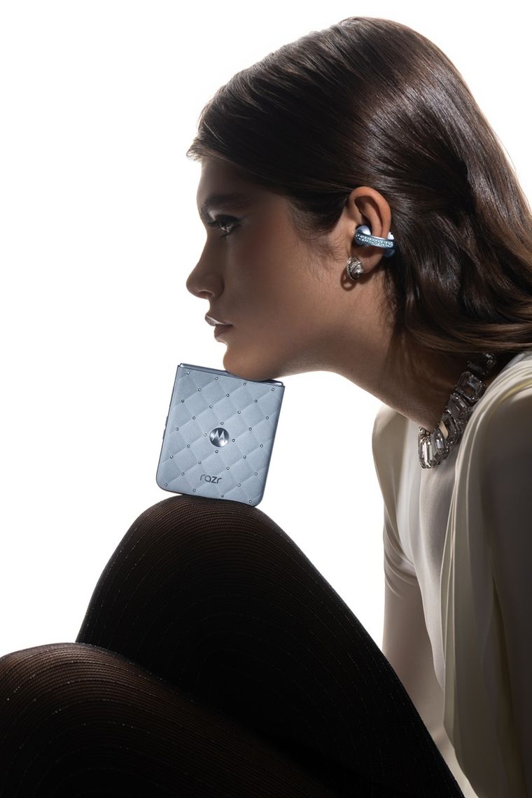 Esta edición limitada de Motorola Buds Loop, con diseño tipo arete, combina estilo y calidad sonora. Esta edición limitada de Motorola Buds Loop, con diseño tipo arete, combina estilo y calidad sonora.