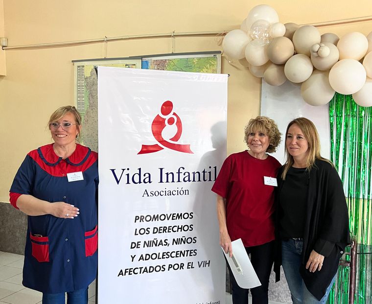 La fundadora y presidenta de Vida Infantil, Liliana Mariconda; la directora del CAE y jardín maternal de Vida Infantil, Andrea Baca; y la directora de Centros Educativos de Primera Infancia de la DGE, Natalia San Juan. 