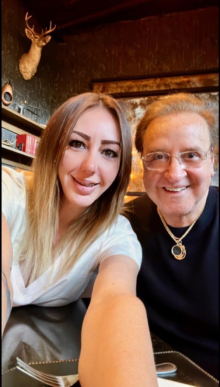 Vanesa Villagrán recibió su última quimioterapia y los celebró con su padre Foto: Instagram/Vanesa Villagrán