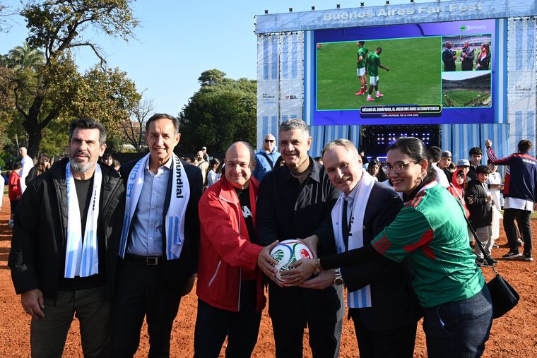 Con presencia de los representantes de cada país, se inauguró el Fan Fest en Palermo