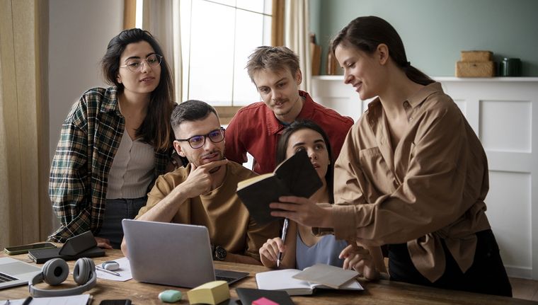 En un mercado laboral altamente competitivo, las áreas de RR.HH de las empresas enfrentan importantes desafíos para la gestión de talento. Foto: Freepik