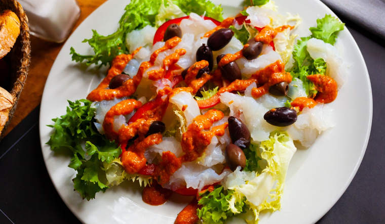 Esta receta nació como un plato popular en reuniones invernales y hoy es ideal para el verano.